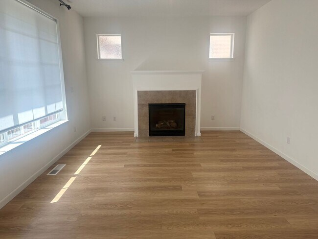 Building Photo - 3 Bedroom Beaverton Home with A/C!