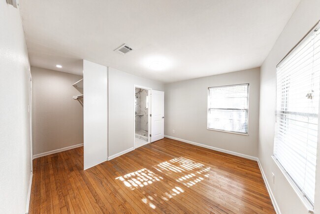 Building Photo - 4710 Glenmont St