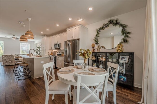 Building Photo - 515 Burton Dr