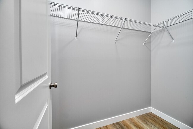Building Photo - 415 Dequincy St
