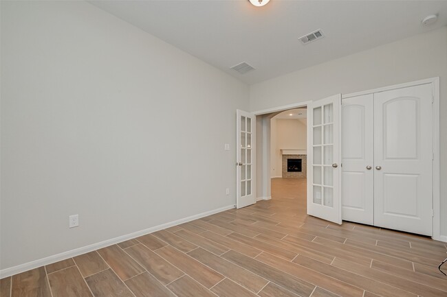 Building Photo - 219 Little Dog Dr