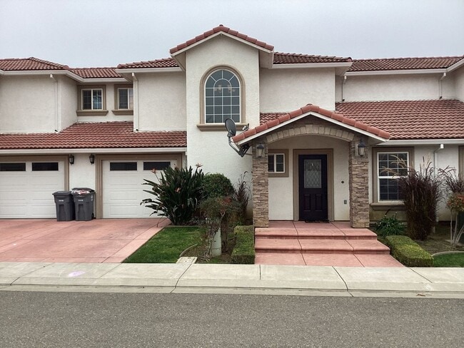 Building Photo - BEAUTIFUL GUSTINE HOME AVAILABLE IN GATED COMMUNITY