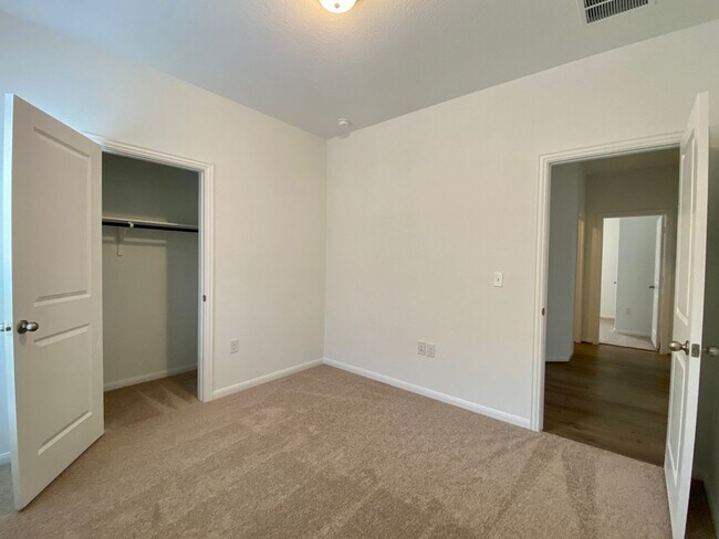 Building Photo - Stunning 4/2 Brand New Home in Kyle!