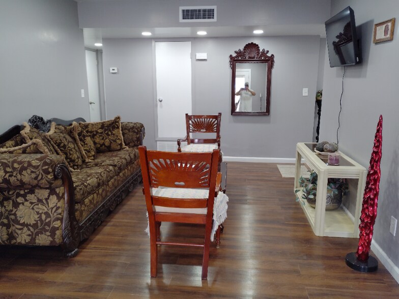 Building Photo - 11400 Bob Mitchell Dr