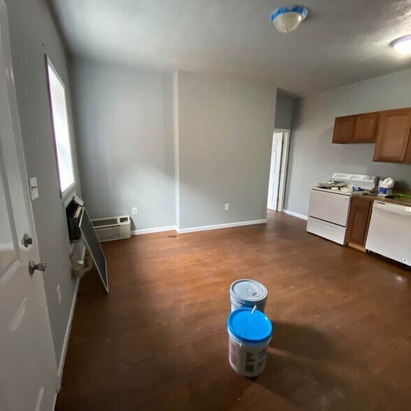 Building Photo - 446 6th Ave