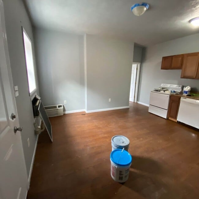 Building Photo - 446 6th Ave