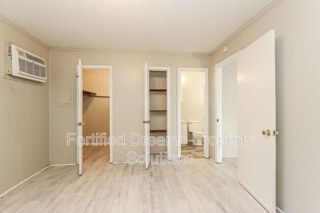 Building Photo - 201 Leisure Time Ln