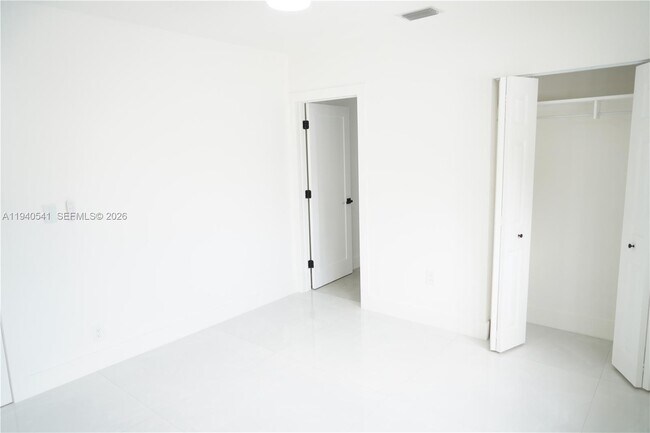 Building Photo - 5260 SW 4th Ct