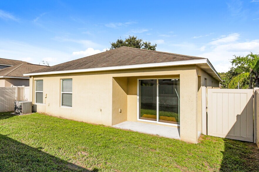Building Photo - 7331 Lumber Port Dr