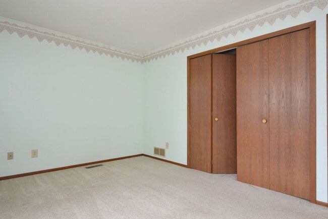Building Photo - Beautiful 2-Bed 1-Bath Home Available in O...