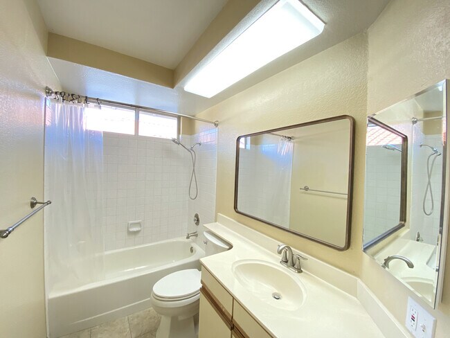 Building Photo - 746 Catalina Cir