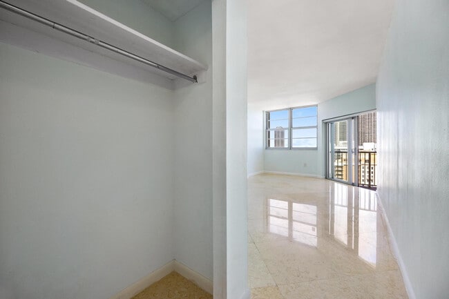 Building Photo - 1950 S Ocean Dr