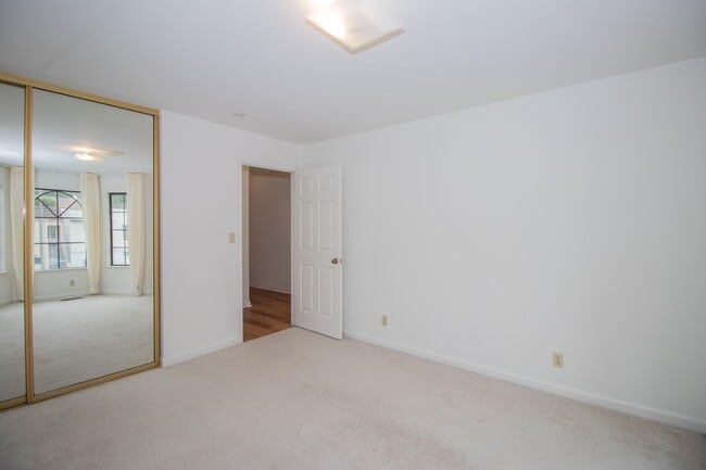 Building Photo - Spacious 3 Bed/2 Bath Flat with Stunning City Views | AMSI | Alexandr Metlinski