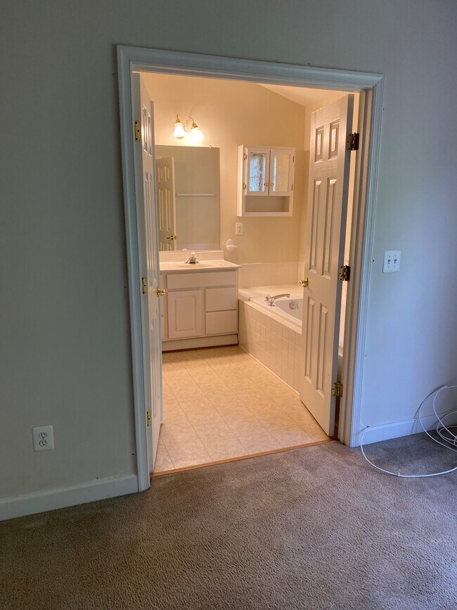 Building Photo - 14236 Madrigal Dr