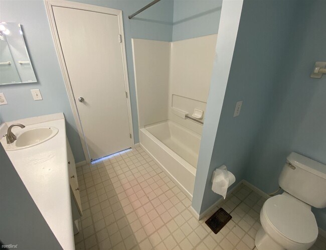 Building Photo - 2 br, 1.5 bath Condo - 4683 Cadmus Drive