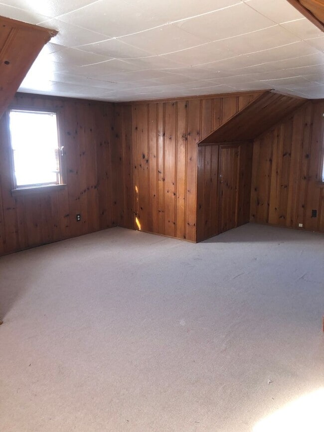 Building Photo - 555 Woodsdale Ave