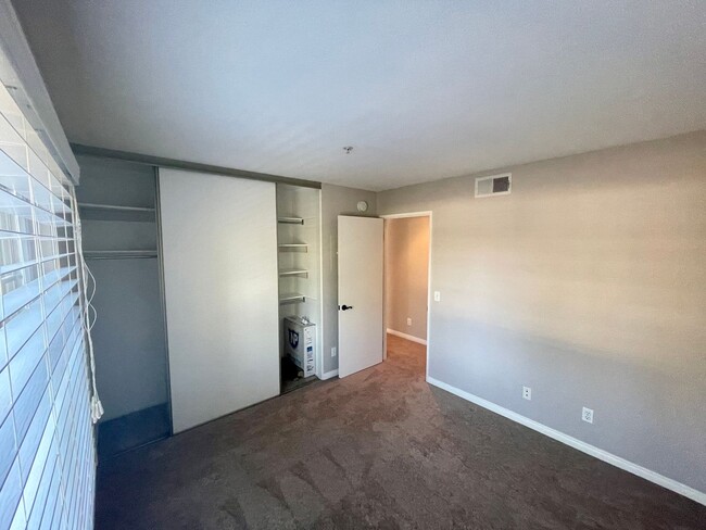 Building Photo - Gorgeous Condo for rent in Tustin Ranch