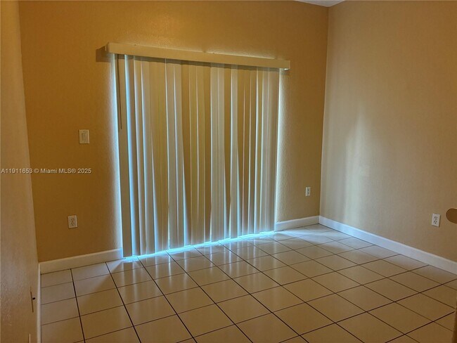 Building Photo - 1536 SE 25th St