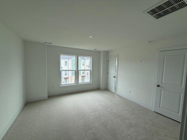 Building Photo - 15309 Sunray Aly
