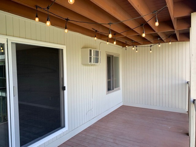 Private large balcony - 4820 Park Commons Dr