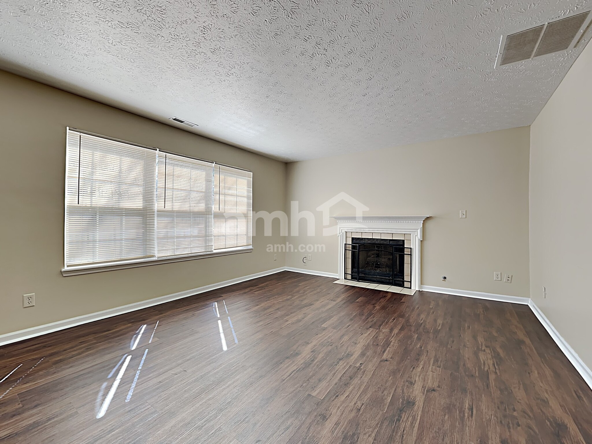 Building Photo - 4803 Oakton Way