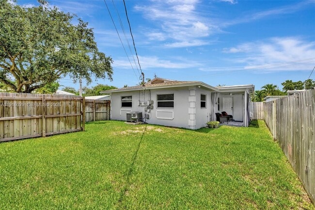 Building Photo - 1504 SW 6th Ave