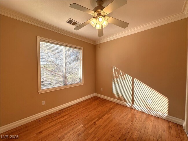 Building Photo - 271 Tayman Park Ave