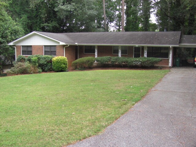 Duplex: 1405 entrance is on the right side next to the carport. - 1405 Southland Vista Ct NE