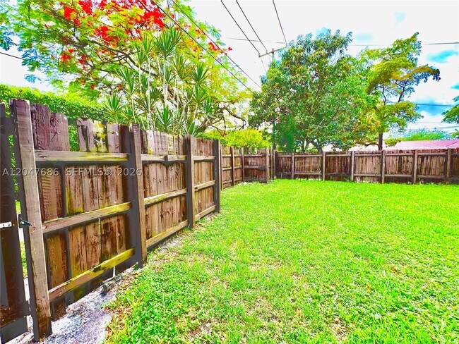 Building Photo - 410 Pinecrest Dr