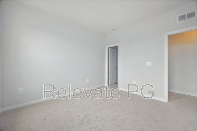 Building Photo - 636 Brookwood Glen Ter