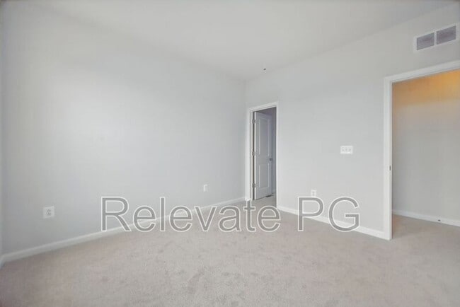 Building Photo - 636 Brookwood Glen Terrace