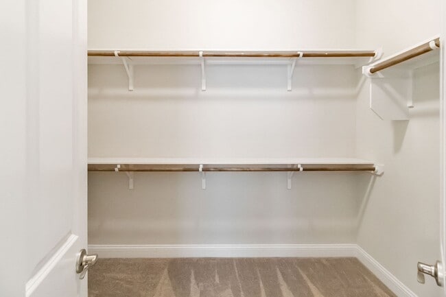 Building Photo - Beautiful 3-bed, 2-bath home for lease in ...