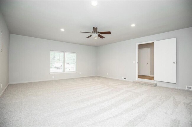 Building Photo - 41 Gore Ln
