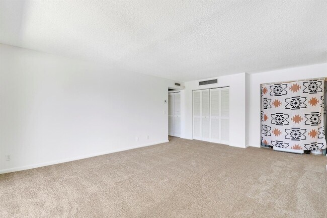 Building Photo - 150 Pineview Rd