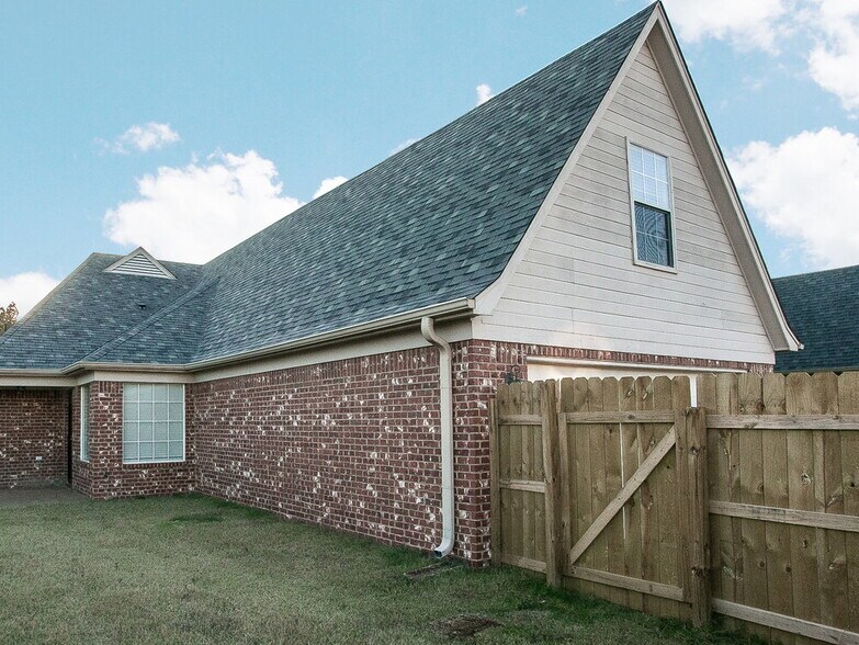 Building Photo - 5810 Bedford Loop E