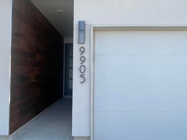Building Photo - 9905 Kaspar Dr