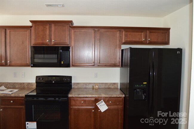 Building Photo - 117 Quail Springs Rd