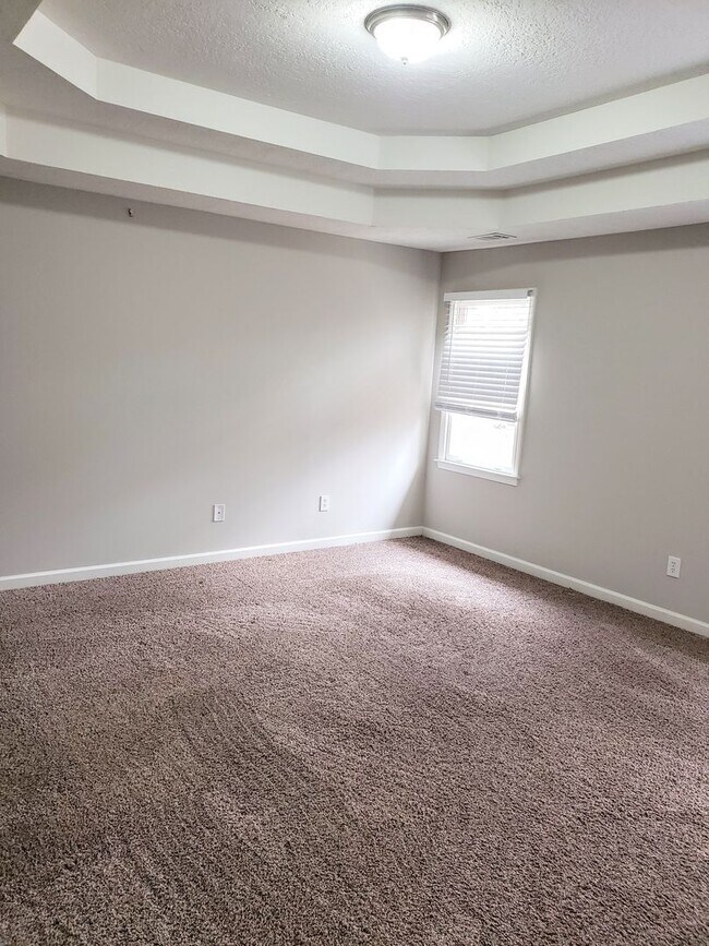 Building Photo - Beautiful 4BR Home In Established Neighborhood.