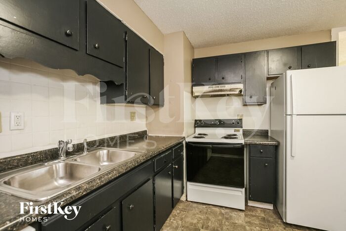 Building Photo - 4834 N Kenyon Dr