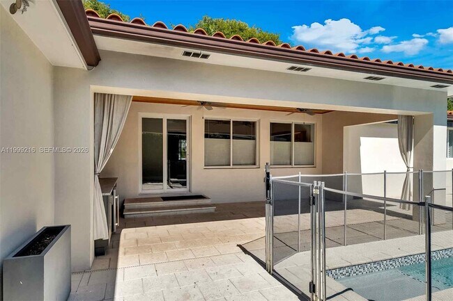 Building Photo - 1160 NE 98th St