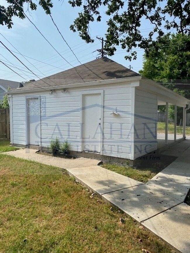 Building Photo - Furnished Long term apartment in Park Hill!!