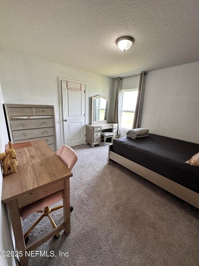 Building Photo - 450 River Hl Dr