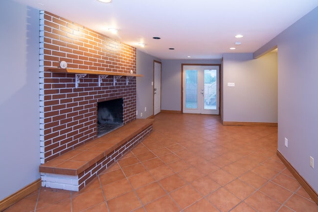 Building Photo - 40611 W 10 Mile Rd