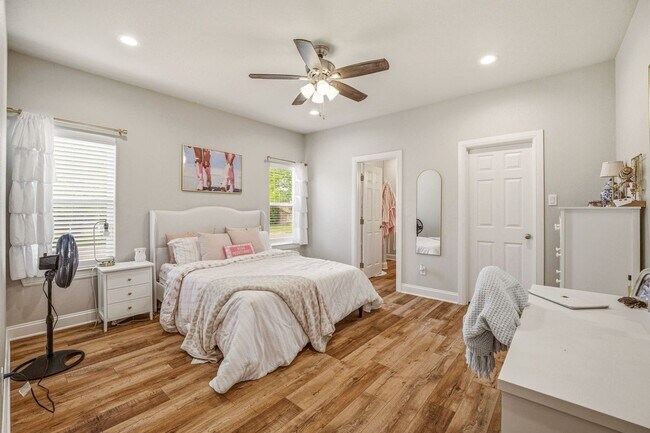 Building Photo - 191 Davis Ave