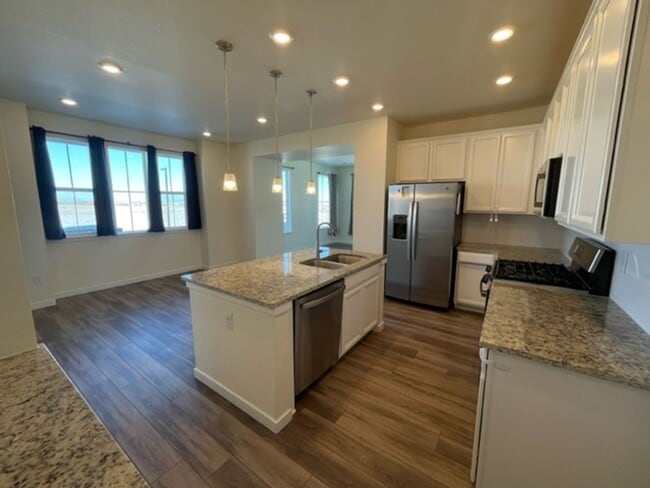 Building Photo - Beautiful & Spacious 4Bed, 3Bath In Breathtaking Erie Co,