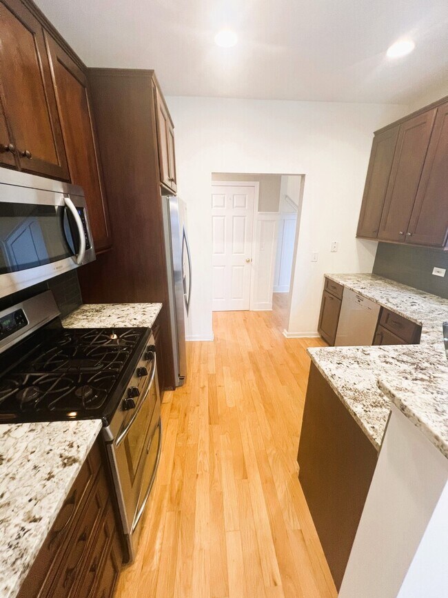 Building Photo - 1029 Enfield Dr