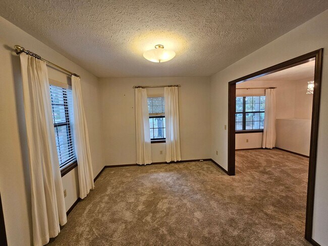 Building Photo - Peaceful, Entertainer's Dream on the Waterfront in Beautiful Donalson Point!