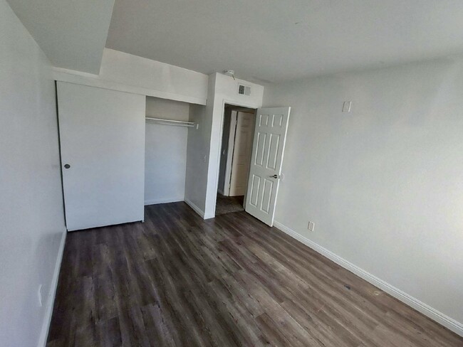 Building Photo - Recently Renovated 3-Bed, 2-Bath Condo