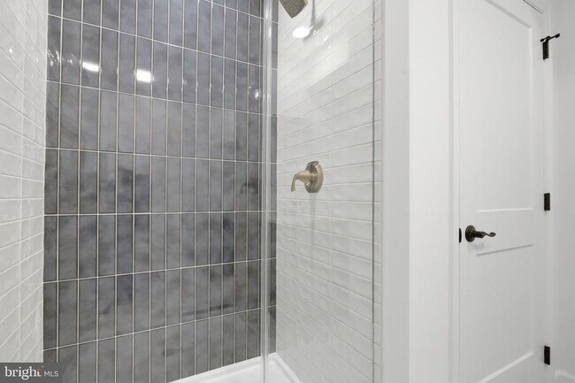 Building Photo - 100 W Front St