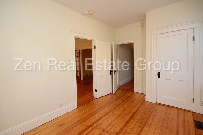 Building Photo - 232 Willow St